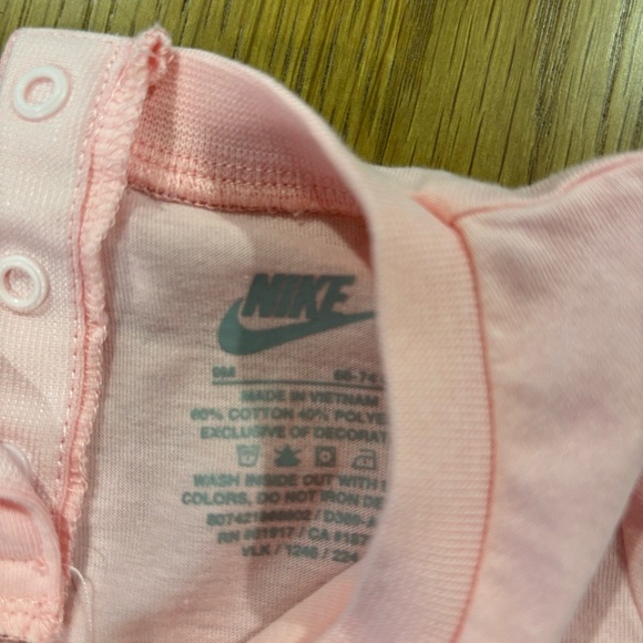 Nike Baby Girl Rompers‎ (two) size 9M!  Gently used condition! - Picture 2 of 4